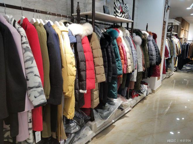 合肥服裝零售新模式 折扣力度驚人，你不去逛逛就虧了